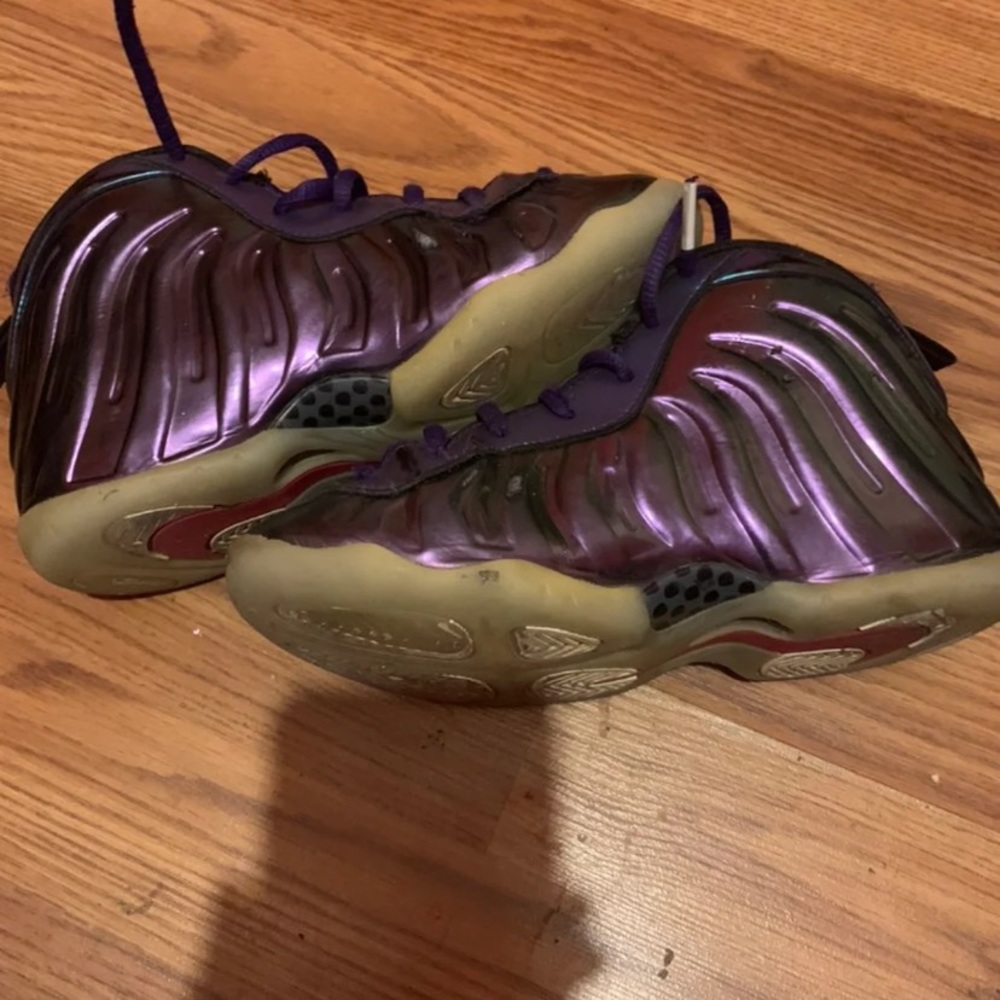 Nike kid’s foam posits size 2
